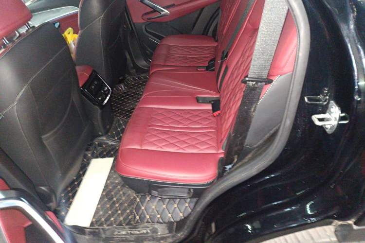 Used JETOUR X70 PLUS 2023 1.5T DCT Brave PLUS 7-Seater