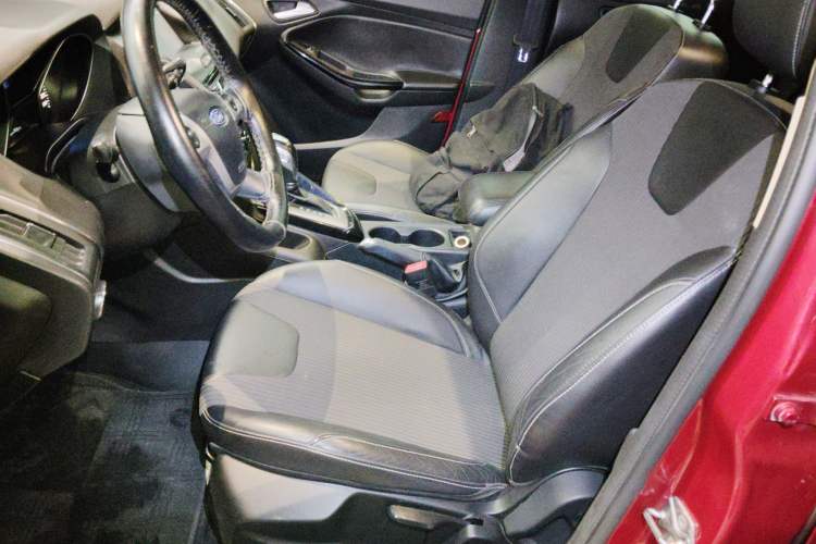 Used Ford Focus 2012 Hatchback 1.6L Automatic Fashion Edition
