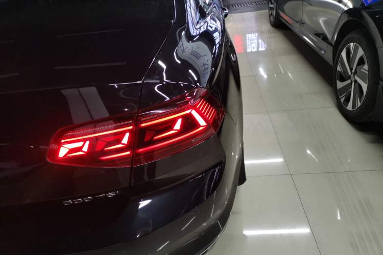 Used Volkswagen Magotan 2023 2 Million Units Commemorative Edition 330TSI DSG Luxury Version
