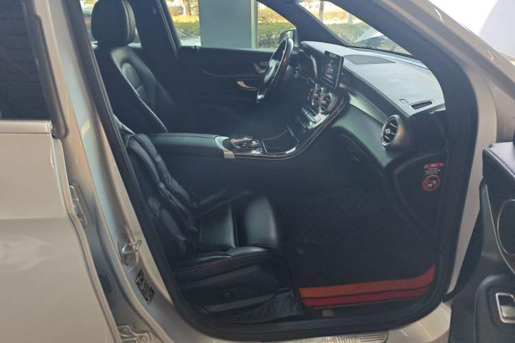 Used Mercedes-Benz GLC 2018 GLC 260 4MATIC Luxury Model
