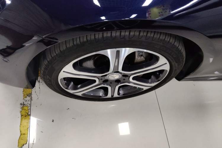 Used Mercedes-Benz E-Class 2016 E 300 L Sporty and Stylish Model