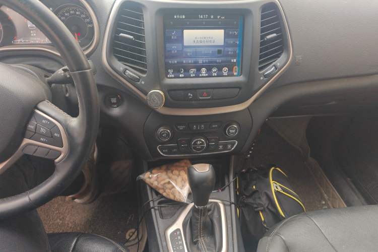 Used  Cherokee 2017 2.0L Superior Edition