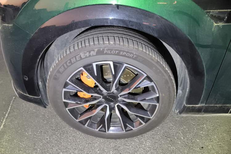 Used Zeekr 7X 2025 100 kWh Long-Range Rear-Wheel Drive with Intelligent Driving Features