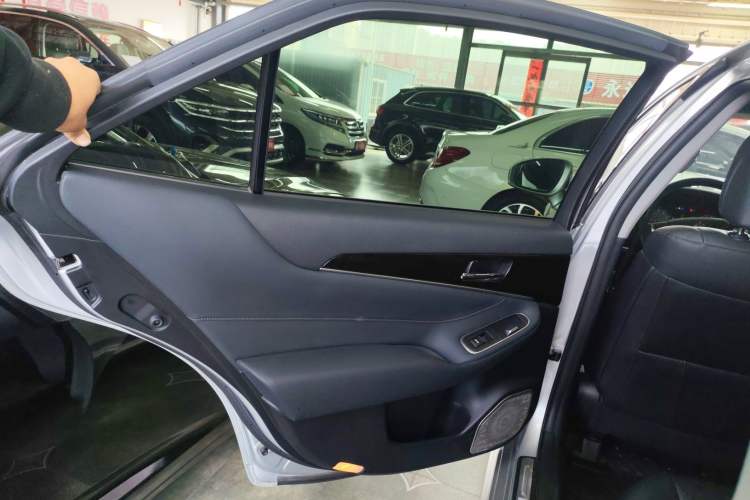 Used Toyota Crown 2015 2.0T Fashion Edition
