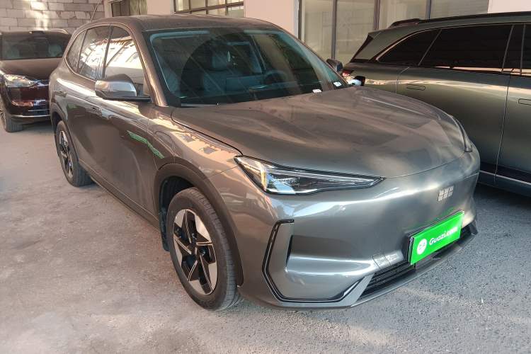 Used  E5 2024 440km Launch Edition
