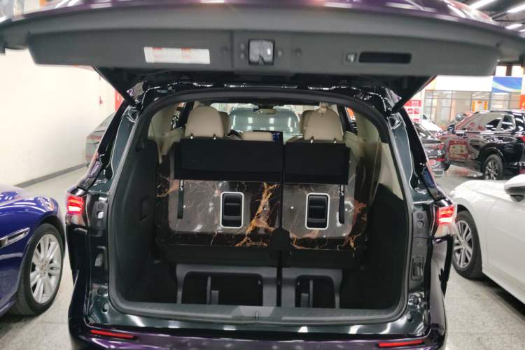 Used Toyota Granvia 2023 2.5L Hybrid Prestige PLUS Edition