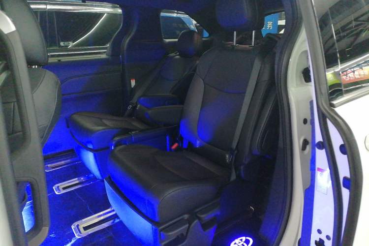 Used Toyota Granvia 2024 2.5L Hybrid Prestige PLUS Four-Wheel Drive Version
