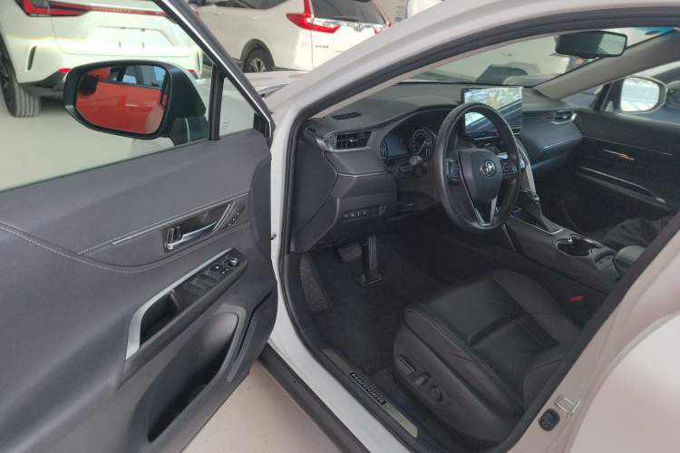 Used Toyota Harrier 2023 2.0L CVT Two-Wheel Drive Deluxe Edition
