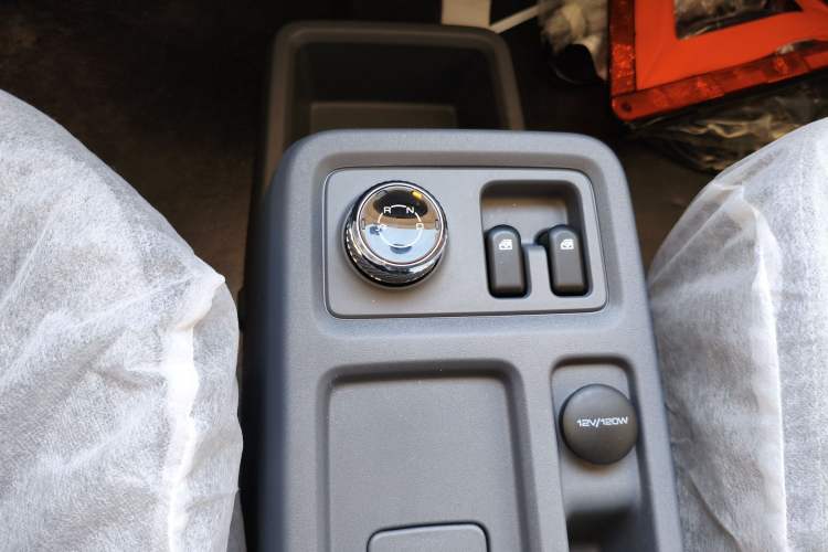 Used Wuling Yangguang 2024 300KM Comfort Version Passenger Van 75kW