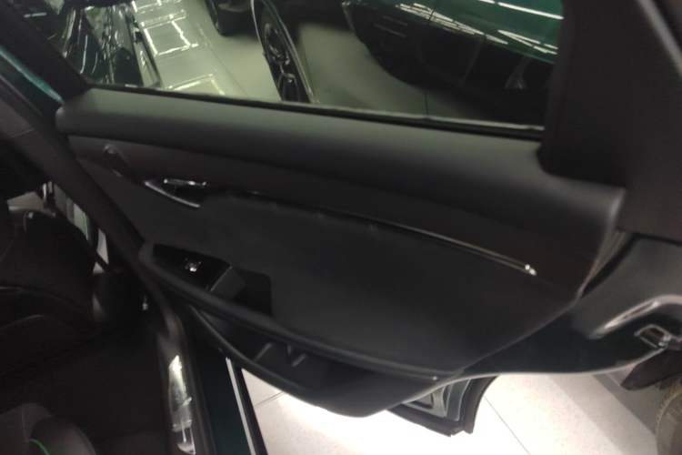 Used VOYAH FREE 2025 318 259 km All-Wheel-Drive Exploration Edition
