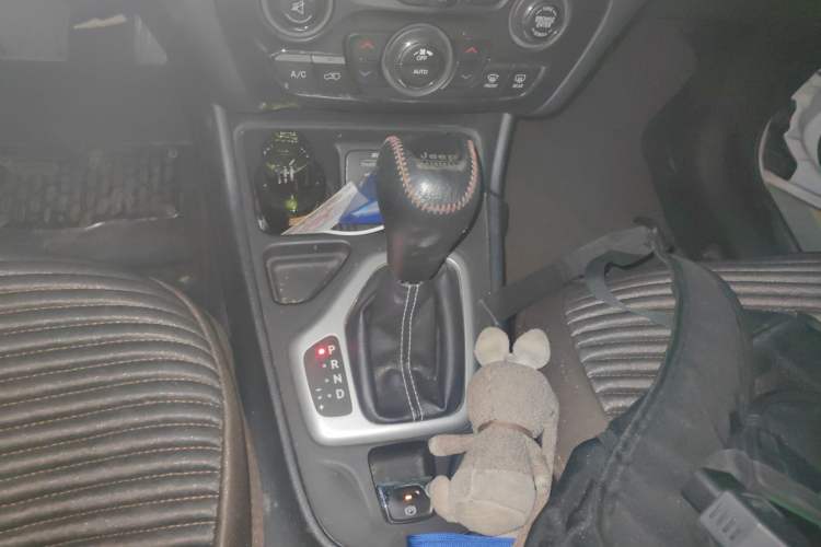 Used  Cherokee 2016 2.4L Leading Smart Version