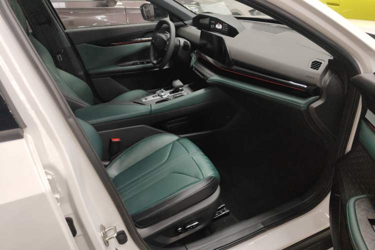 Used Changan UNI-V iDD 2024 Blue Whale Smart Electric iDD 136km Luxury Model