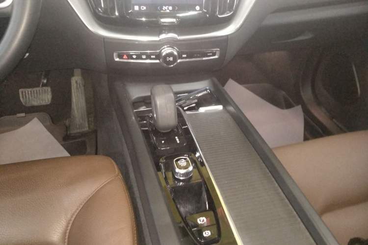 Used Volvo XC60 2022 B5 4x4 Zhiyi Luxury Edition
