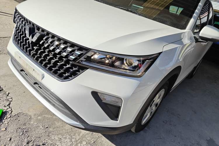 Used Wuling Alvez 2022 1.5L Manual Free-Style Model
