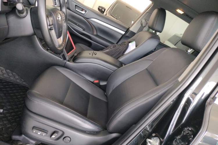 Used Toyota Highlander 2018 2.0T Four-Wheel Drive Prestige Version 7 Seats China VI Standard
