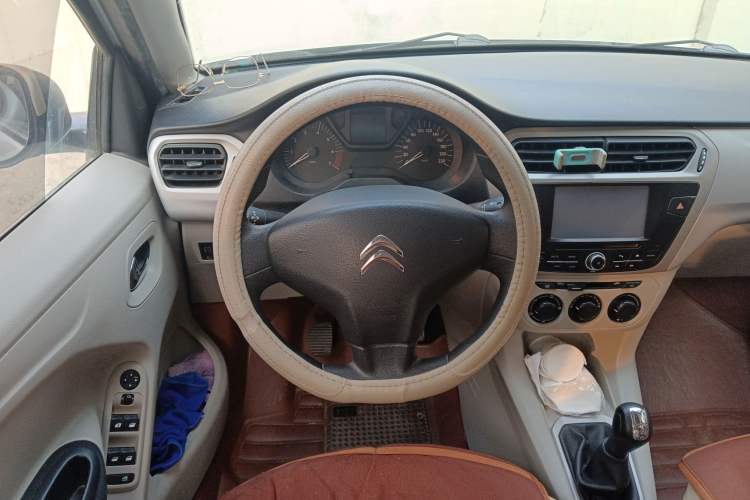 Used Citroen Elysee 2015 Zhishang Edition 1.6L Manual Fashion Model
