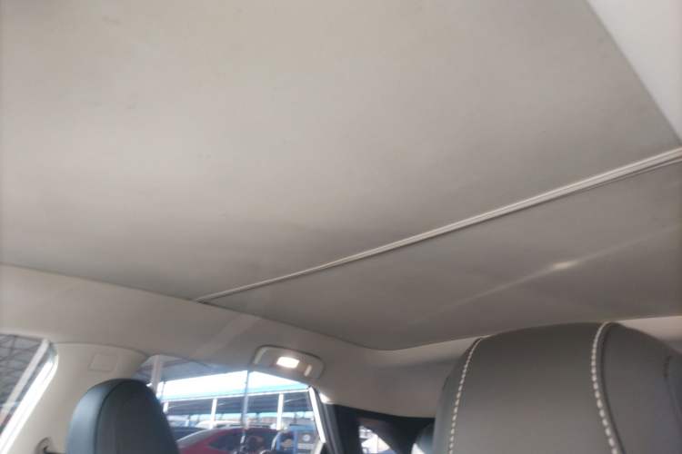 Used Venucia V 2021 260T Idol Edition
