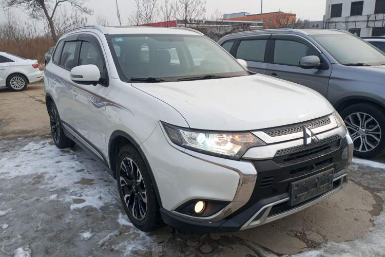 Used Mitsubishi Outlander 2019 2.0L Two-Wheel Drive Comfort Edition 5 Seats China V Standard