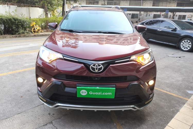 Used Toyota RAV4 2016 2.0L CVT Two-Wheel Drive Fashion Edition China V Standard
