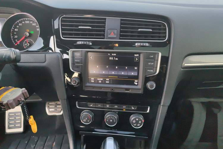 Used Volkswagen Golf 2017 280TSI Automatic R-Line Million-Vehicle Commemorative Edition
