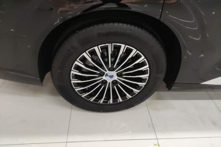 Used Denza D9 2024 DM-i 980 Four-Wheel Drive Prestige Model
