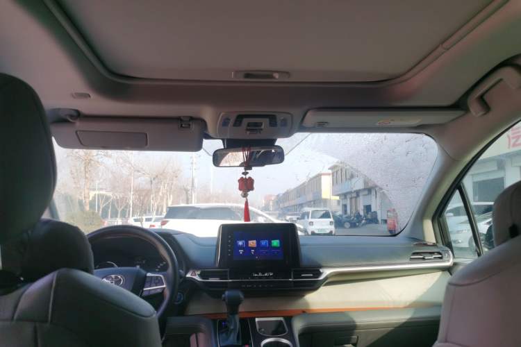 Used Toyota Granvia 2023 2.5L Hybrid Comfort Edition
