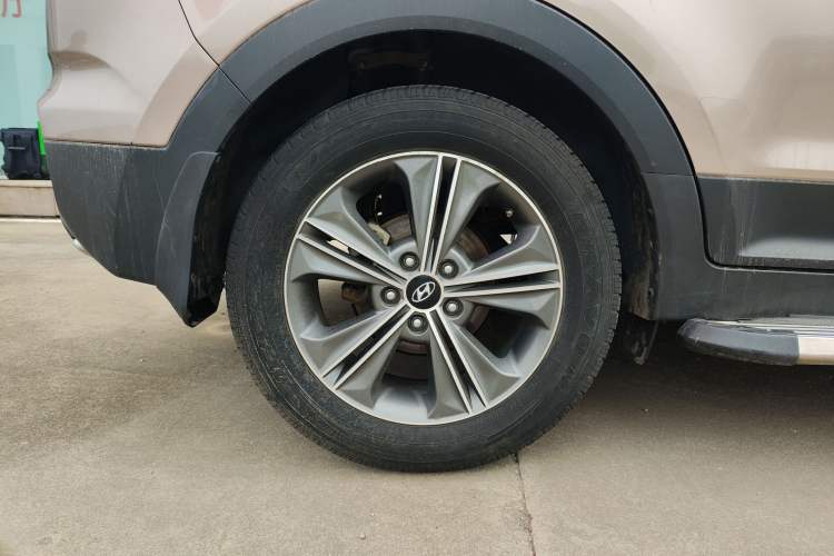 Used Hyundai ix25 2015 1.6L Automatic Two-Wheel-Drive Deluxe DLX Model
