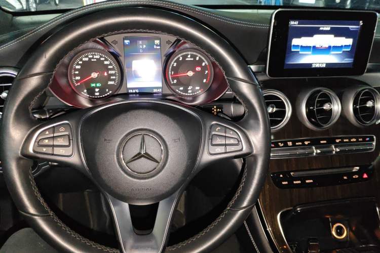 Used Mercedes-Benz GLC 2016 GLC 260 4MATIC Luxury Model