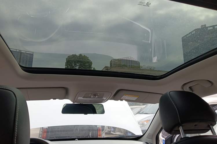 Used Roewe RX5 2019 20T Two-Wheel Drive Manual 4G Connect Platinum Edition
