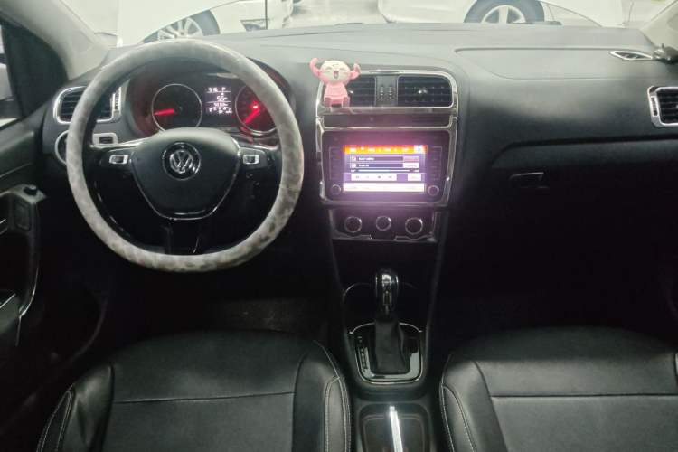 Used Volkswagen Polo 2016 1.6L Automatic Comfort Model
