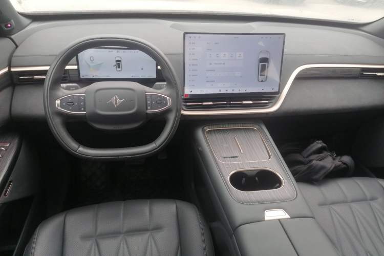 Used  eπ008 2025 210Max Range-Extended Version 5 Seats