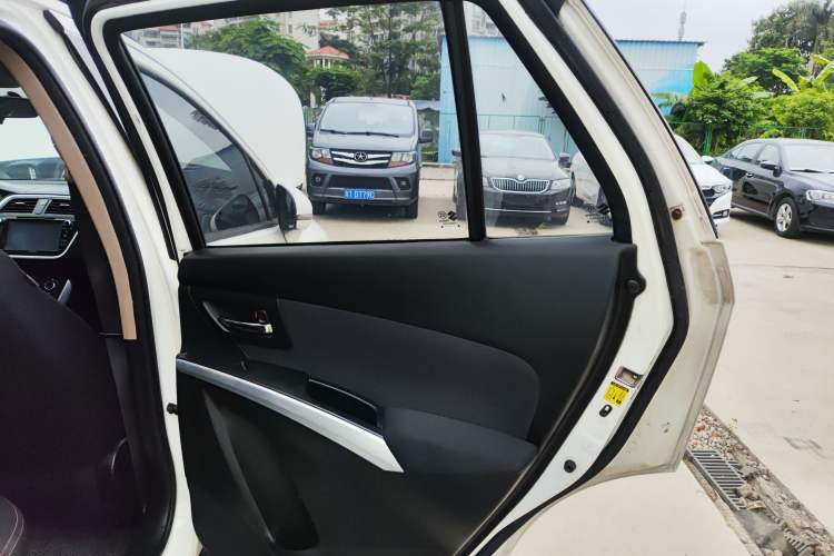 Used Suzuki S-Cross 2014 1.6L CVT Two-Wheel Drive Entry Model
