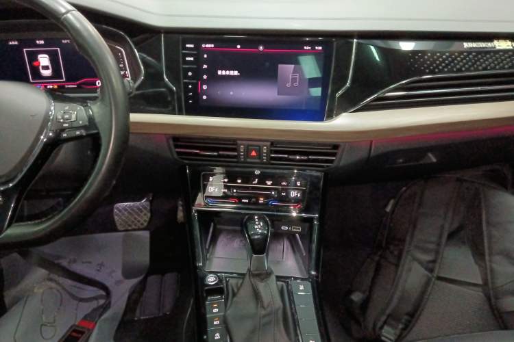 Used Volkswagen Passat 2020 Revised Version 330TSI Luxury Edition China VI Standard
