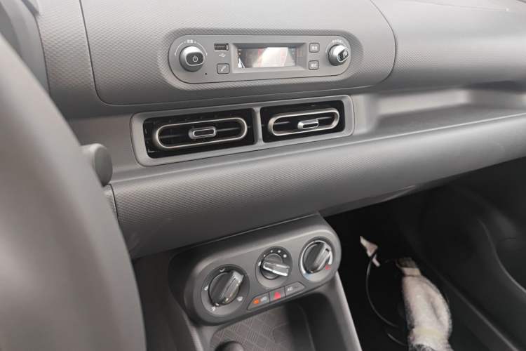 Used Wuling Hongguang New Energy 2024 All-Electric Model 300KM Practical Version