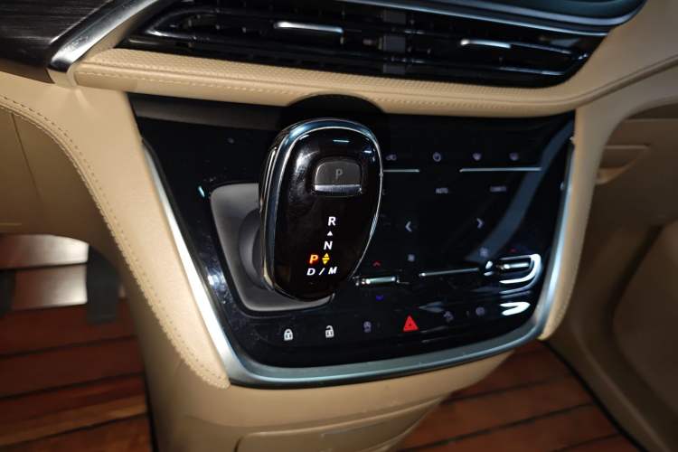 Used Buick GL8 2021 ES Landtrek 653T Smart Luxury Model
