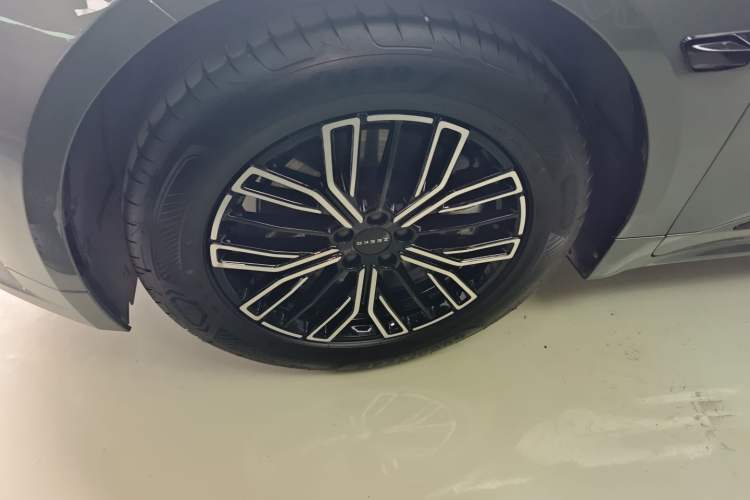 Used Zeekr 001 2025 WE Edition 100 kWh Rear-Wheel Drive
