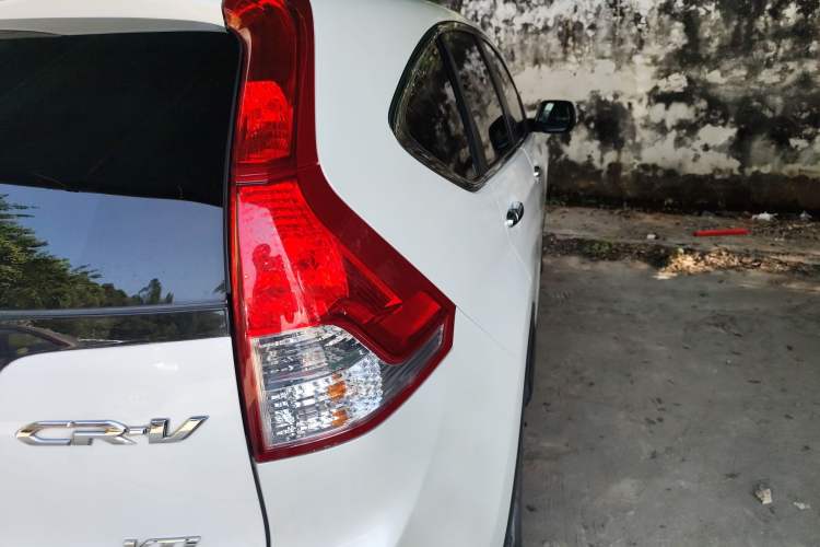 Used Honda CR-V 2013 2.4L Two-Wheel-Drive Luxury Edition
