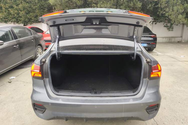 Used Roewe i5 2021 1.5L Manual Platinum Edition
