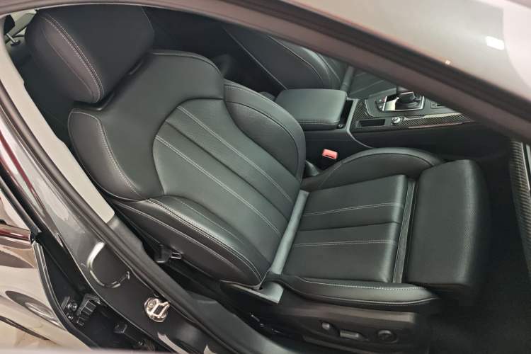 Used Audi A4L 2022 40 TFSI Luxury Dynamic Model
