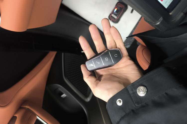 Used BYD Tang L 2025 DM 215KM LiDAR Flagship Model
