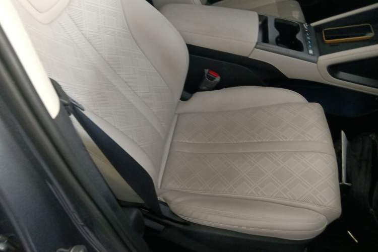 Used BYD Yuan UP 2025 Intelligent Driving Version 401 km Leading Edition