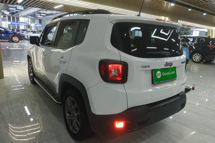 Used  Renegade 2018 Connected Large Screen Version 180T Automatic Kinetic Edition+