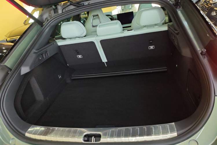 Used Zeekr 001 2025 WE Edition 100 kWh Rear-Wheel Drive