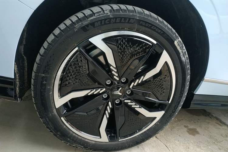 Used VOYAH PASSION 2023 Four-Wheel Drive Long-Range Version