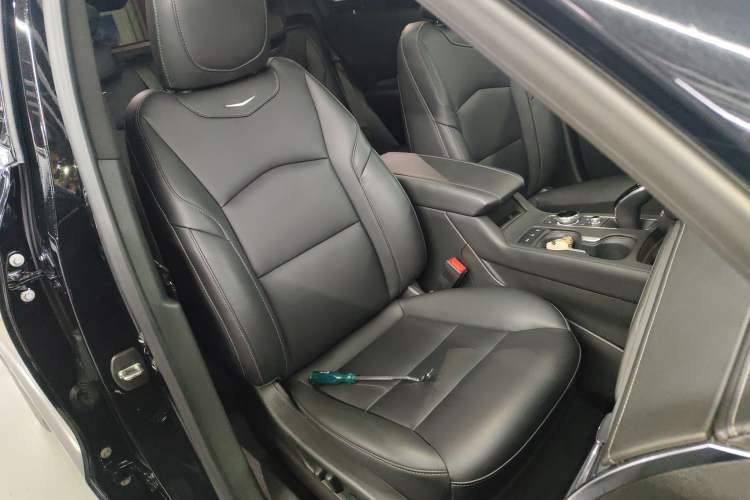 Used Cadillac XT4 2023 28T Two-Wheel-Drive Luxury Version