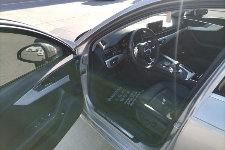 Used Audi A4L 2019 40 TFSI Fashion Edition China VI Emission Standard
