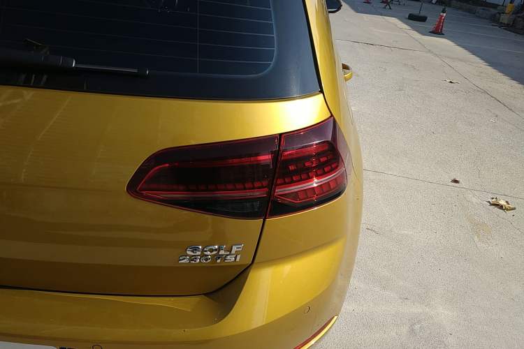 Used Volkswagen Golf 2018 230TSI Automatic Luxury Version
