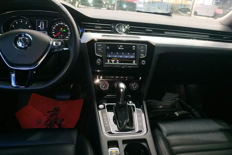 Used Volkswagen Magotan 2017 330TSI DSG Leading Model
