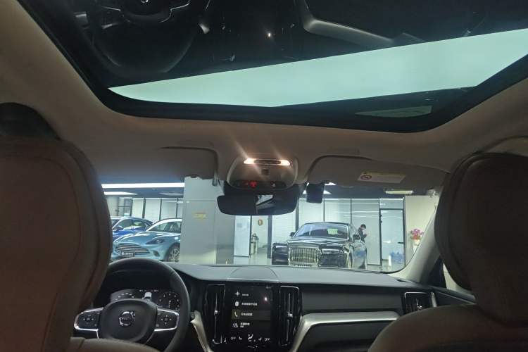 Used Volvo XC60 2019 T5 4x4 Zhiyuan Edition China VI Standard
