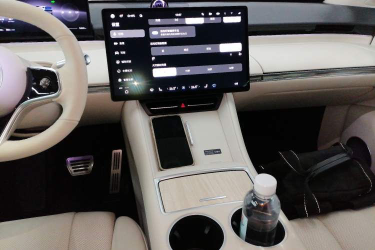 Used Hima Luxeed R7 2024 All-Electric 667 km Max
